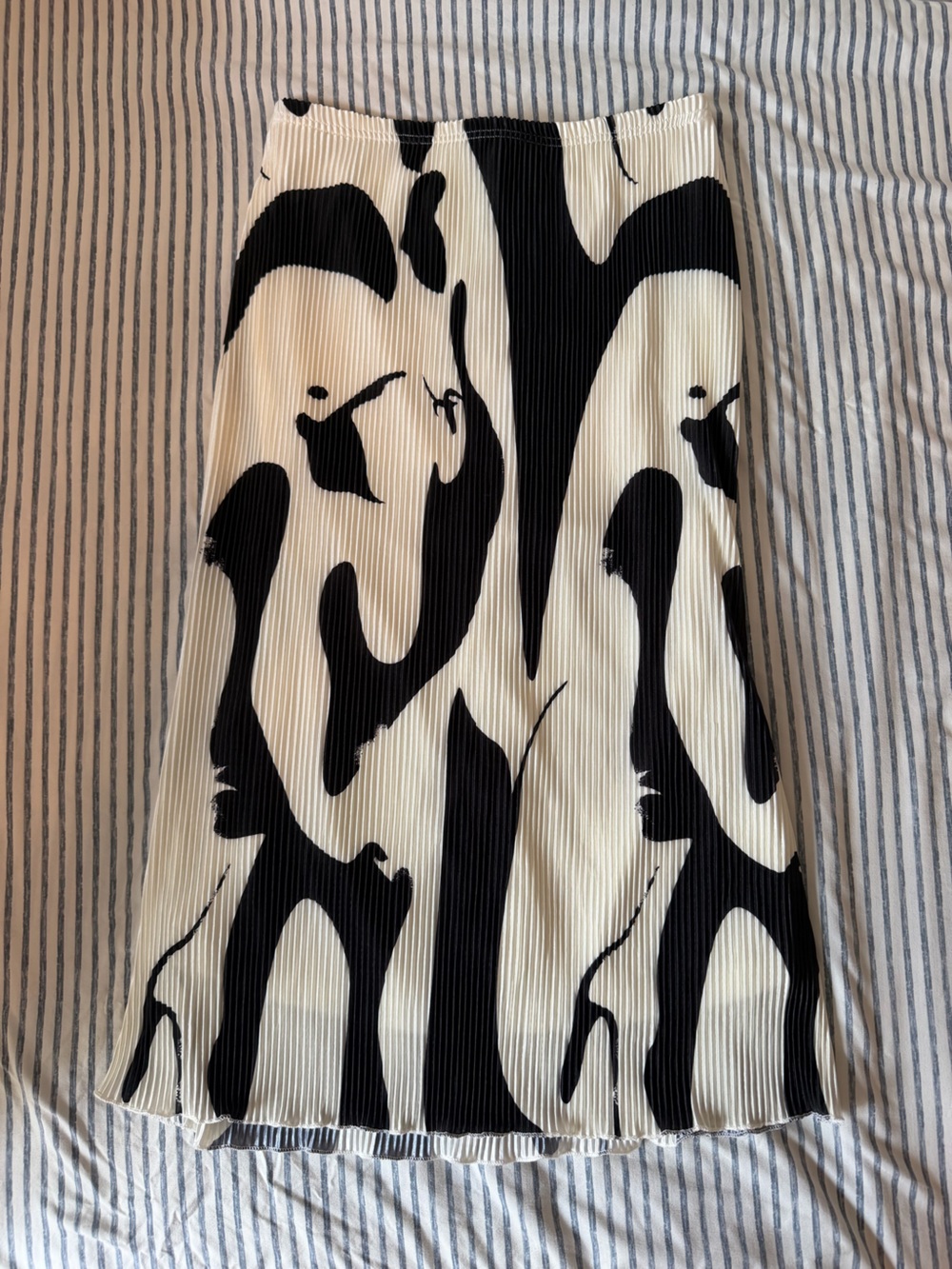 Black & White Abstract Pleated Pencil Skirt